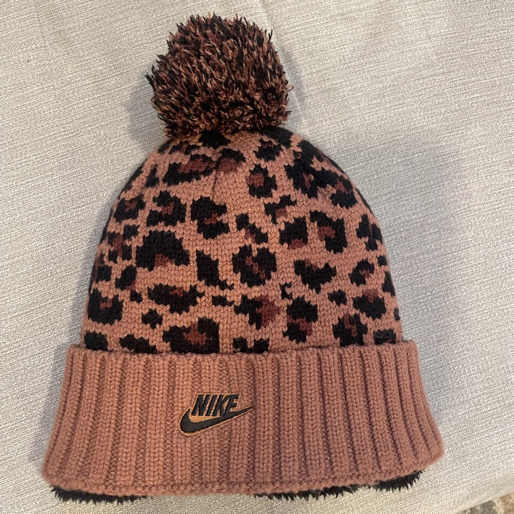 Womens Nike Pom Beanie